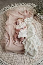 Elodie Tanka pletena dekica – Vanilla White - Image 3