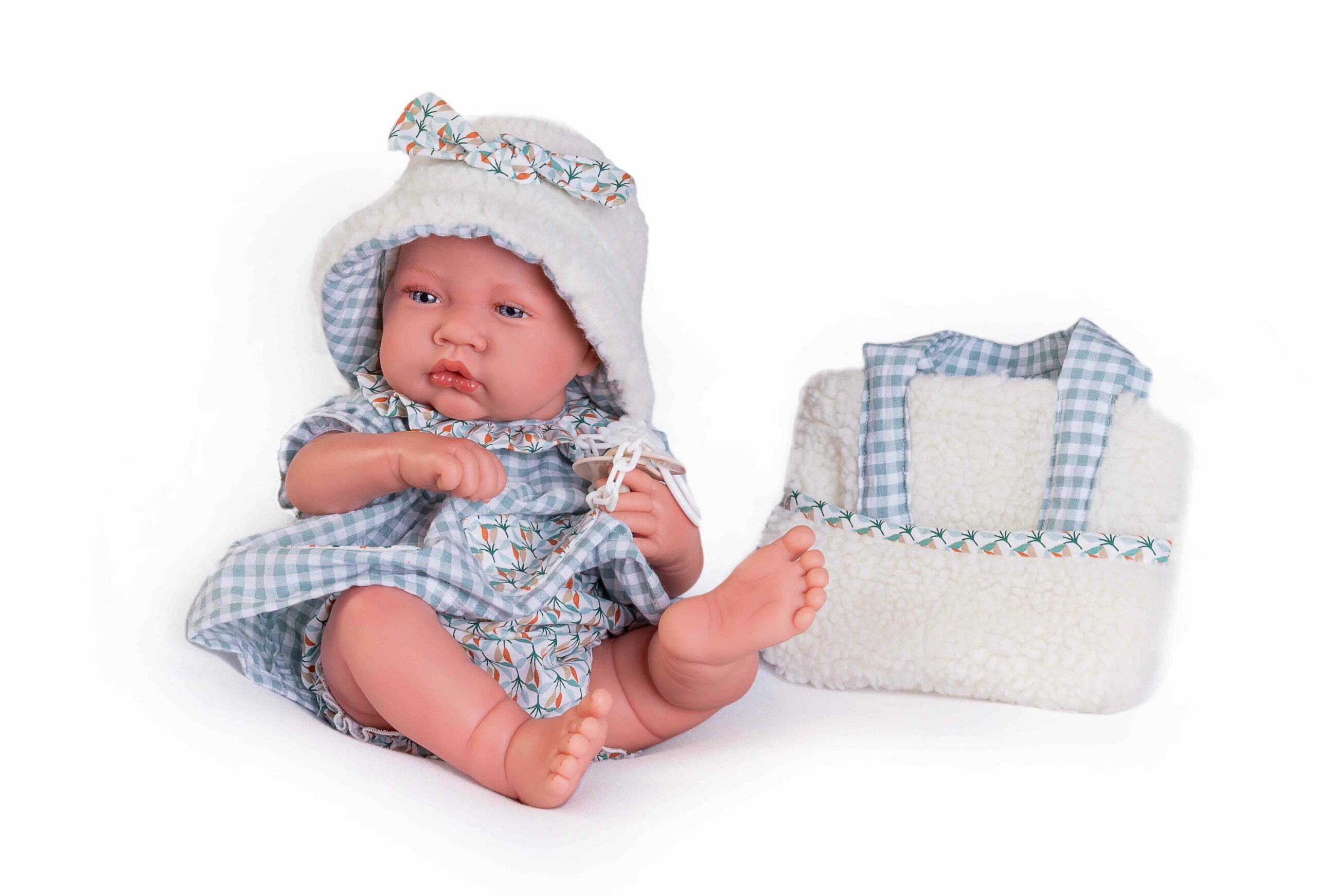 50398-scaled Antonio Juan lutka novorođenče sa torbicom i kapicom 42cm - Image 1