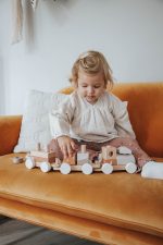 Label Label Drveni didaktički vozić za slaganje - Nougat - Image 2