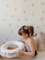 Mrs Ertha Scrunchies ukrasna gumica sa mašnom – Magic Garden - Image 3