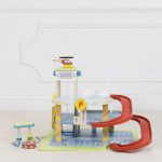 Le Toy Van Drvena velika garaža – Le Grand Garage - Image 8