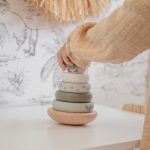 Label Label Drveni balansirajući toranj s obručima - Olive Green - Image 3