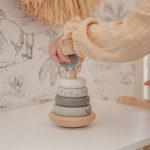 Label Label Drveni balansirajući toranj s obručima - Olive Green - Image 6