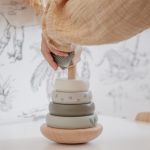 Label Label Drveni balansirajući toranj s obručima - Olive Green - Image 7