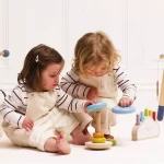 Le Toy Van Drveni toranj za slaganje s obručima – Duga - Image 2