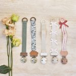 Elodie Details vezica za cuclu/dudu Wood – All About Bows - Image 3