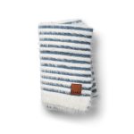 Elodie Plišana pletena dekica - Furry Knit Blanket, Berry Blue