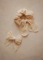 Mrs Ertha Scrunchies ukrasna gumica sa mašnom – Speckled Diamond - Image 2