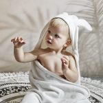 Elodie Peškir s kapuljačom - Vanilla White Bunny - Image 3