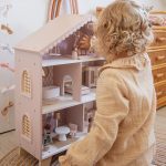 Label Label drvena kućica za lutke s namještajem – Pink - Image 2