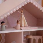 Label Label drvena kućica za lutke s namještajem – Pink - Image 8