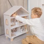 Label Label drvena kućica za lutke s namještajem – Nougat - Image 7